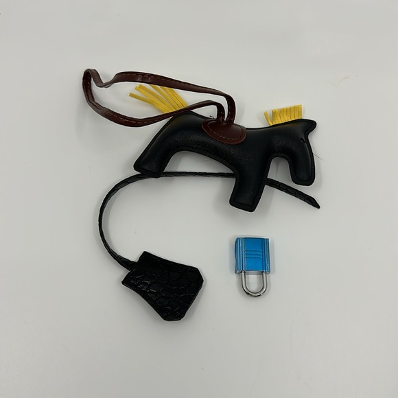 Mini Black Fashion Bag 💞 - Picture 3 of 11